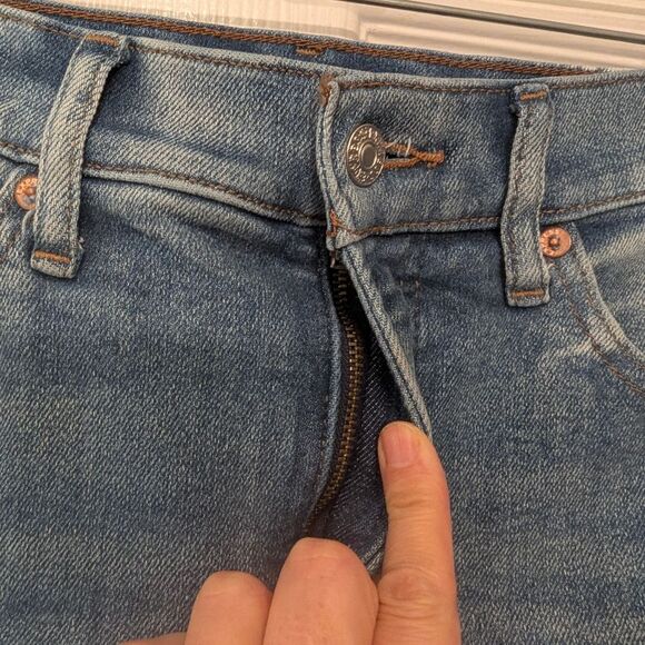 Express Mid Rise Medium Wash Skyscraper Stretch Jeans sz 8 long Slight Kick Hem - Picture 7 of 15